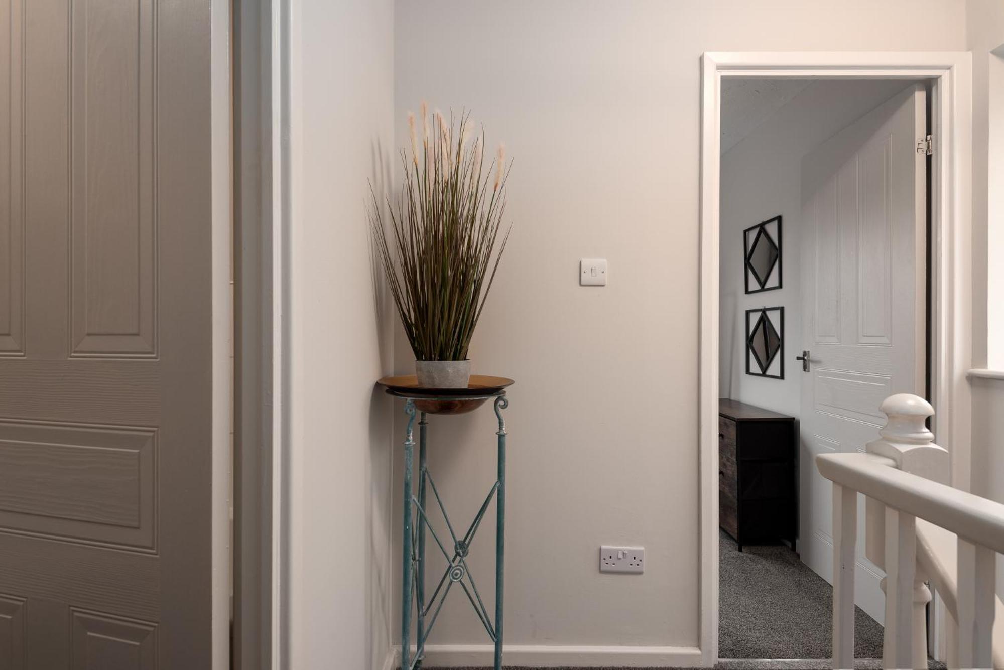 Worcester Fabulous Cherry Tree Mews Self Check In Dogs Welcome By Prior Arrangement , 2 Double Bedrooms ,Super Fast Wi-Fi, With Free Off Road Parking For 2 Vehicles Near Royal Hospital And Woodland Walks Exterior foto
